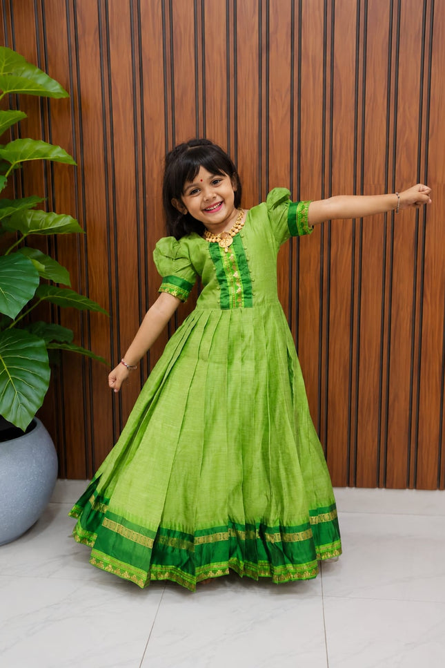 Girls vintage gown SS326
