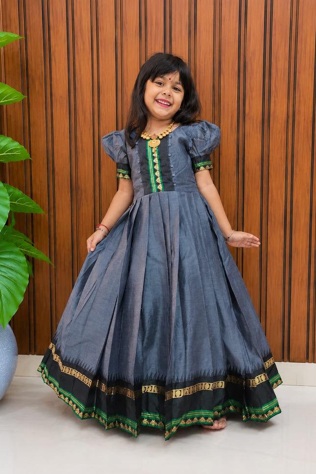 Girls vintage gown SS326