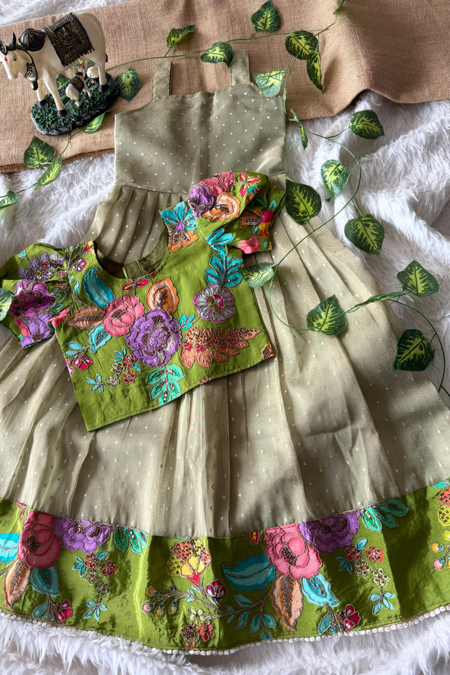 A dreamy gown for girls SS440
