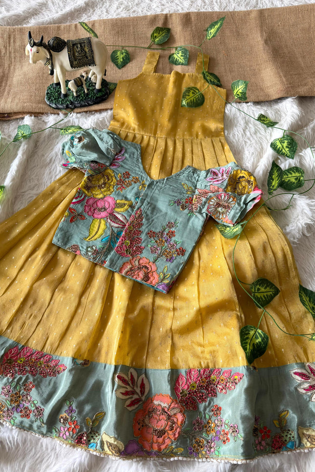 A dreamy gown for girls SS440