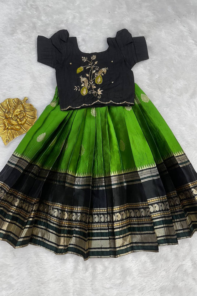 KIDS LEHENGA CHOLI SS300