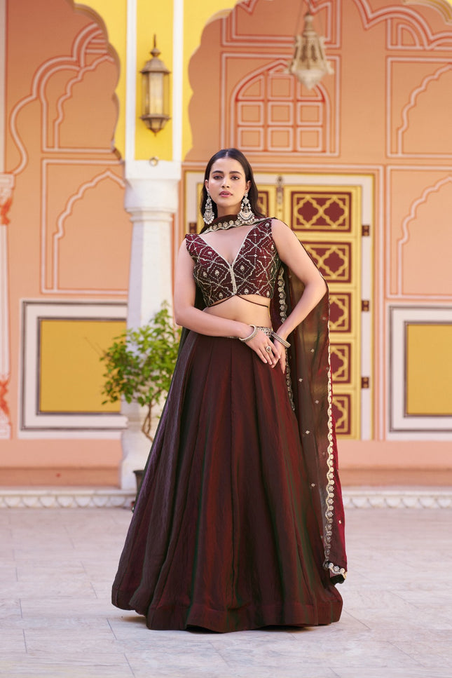 Look that speaks pure elegance  SS298