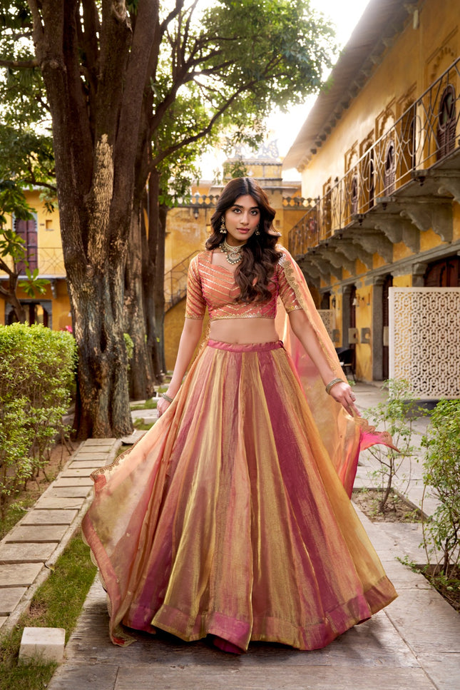 Look feels effortlessly royal SS295