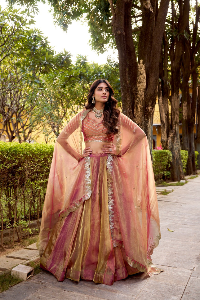 Look feels effortlessly royal SS295