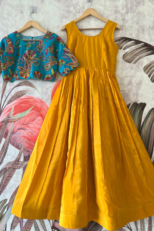 ADULT GOWN WITH COAT SS379