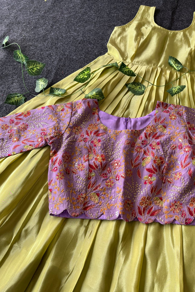 ADULT GOWN WITH COAT SS379
