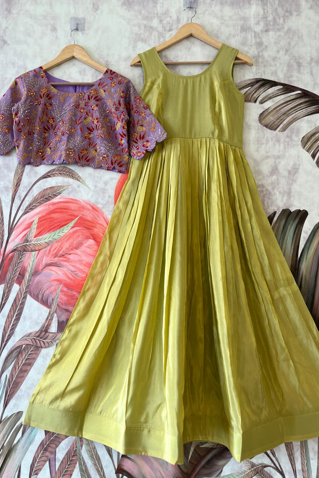 ADULT GOWN WITH COAT SS379