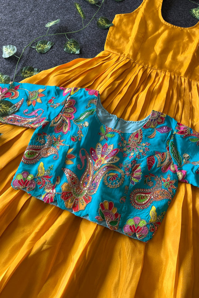 ADULT GOWN WITH COAT SS379