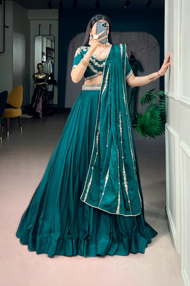 Designed to capture attention of beauty SS423
