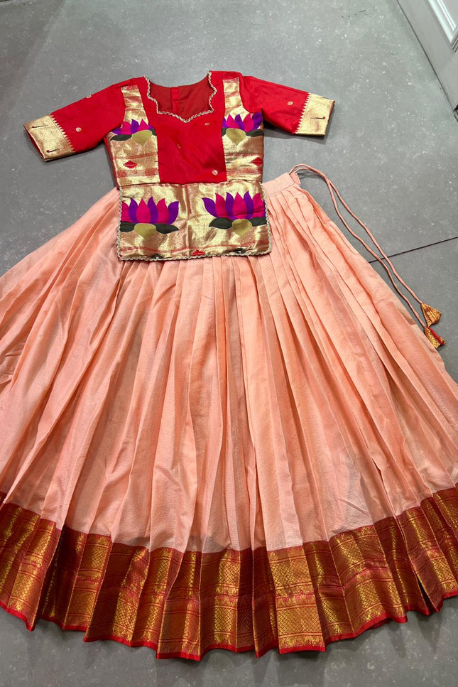Traditional essence meets chic style  SS419