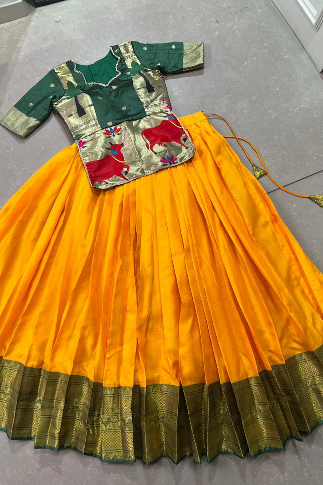 Traditional essence meets chic style  SS419
