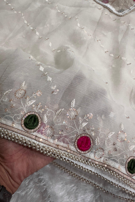 Effortless elegance meets vibrant charm SS426