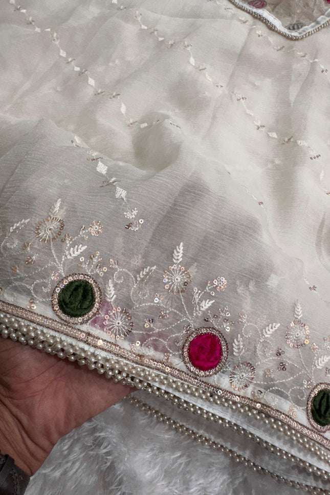 Effortless elegance meets vibrant charm SS426