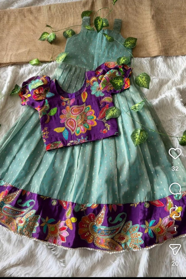 A dreamy gown for girls SS440