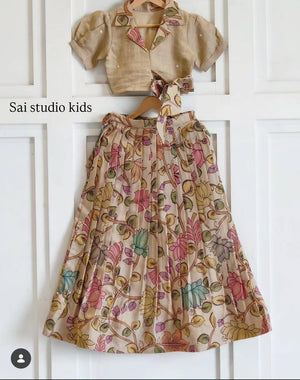 blouse with bow