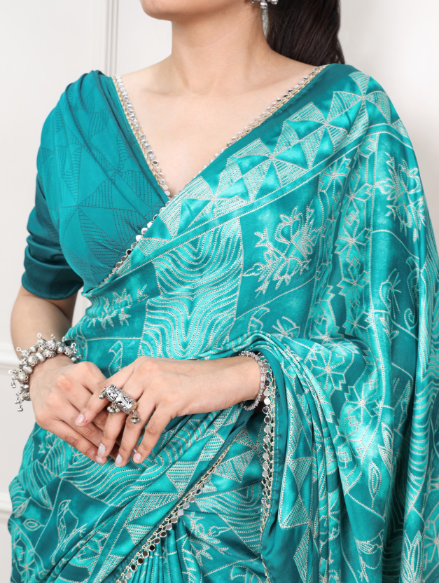 Perfect blend of tradition and festive sparkle SS505