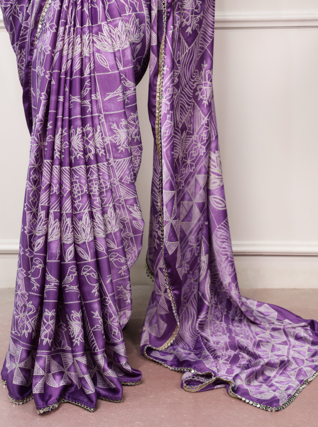 Perfect blend of tradition and festive sparkle SS505