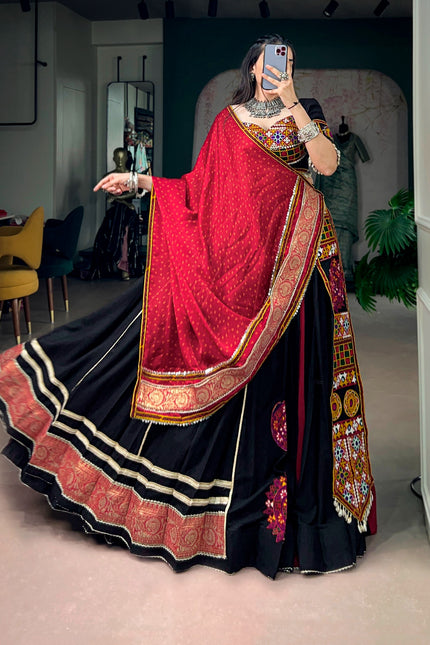 Steal every spotlight in this Navratri SS566