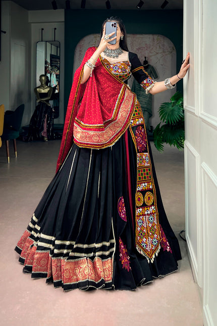 Steal every spotlight in this Navratri SS566