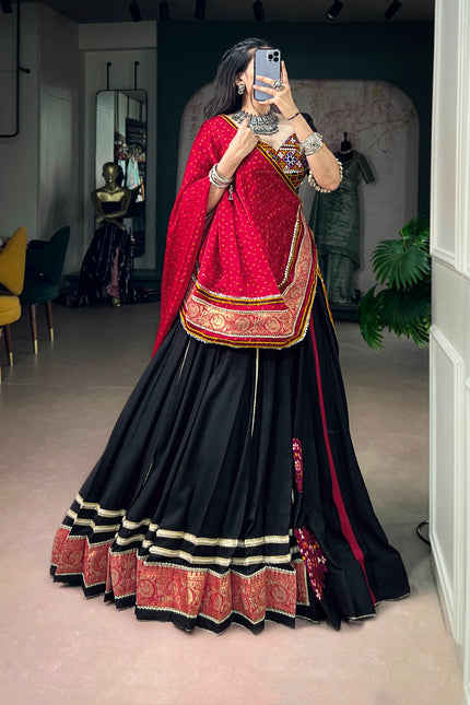 Steal every spotlight in this Navratri SS566