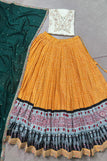 Blouse unstictehd / YELLOW