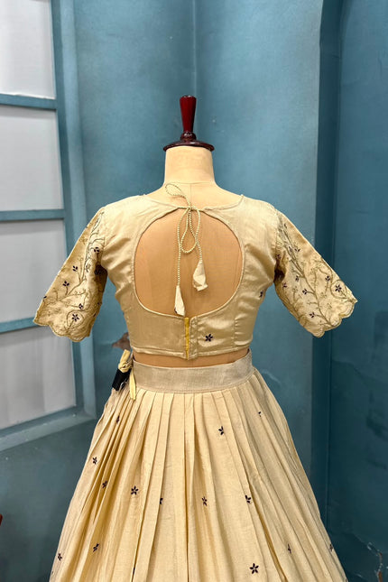 Elevate your ethnic wardrobe  SS611