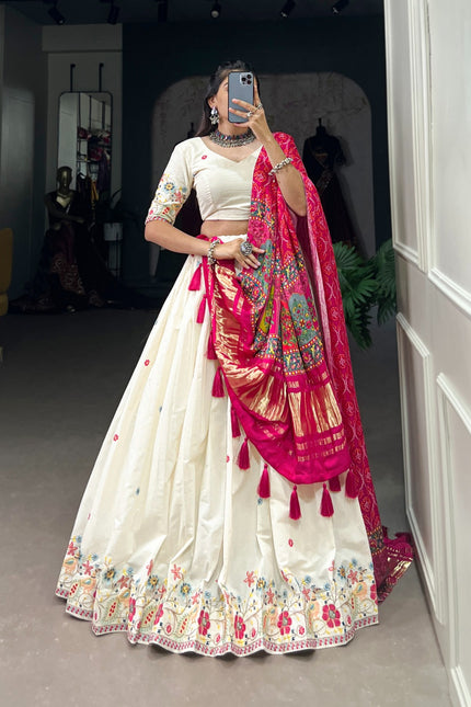 Khadi charm with a touch of shimmer SS597