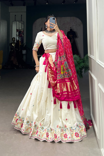 Khadi charm with a touch of shimmer SS597