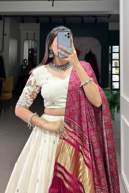 Khadi charm with a touch of shimmer SS597