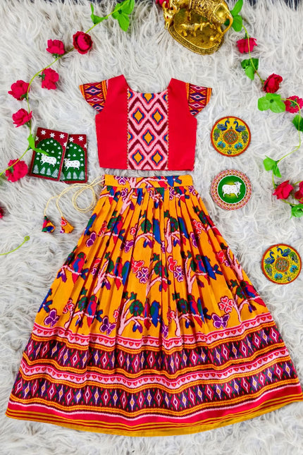 Beautifully crafted ethnic set is perfect for kids SS639