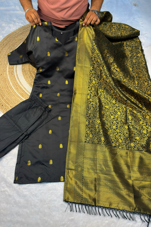 Elevate your style with this stunning Kurti set SS646