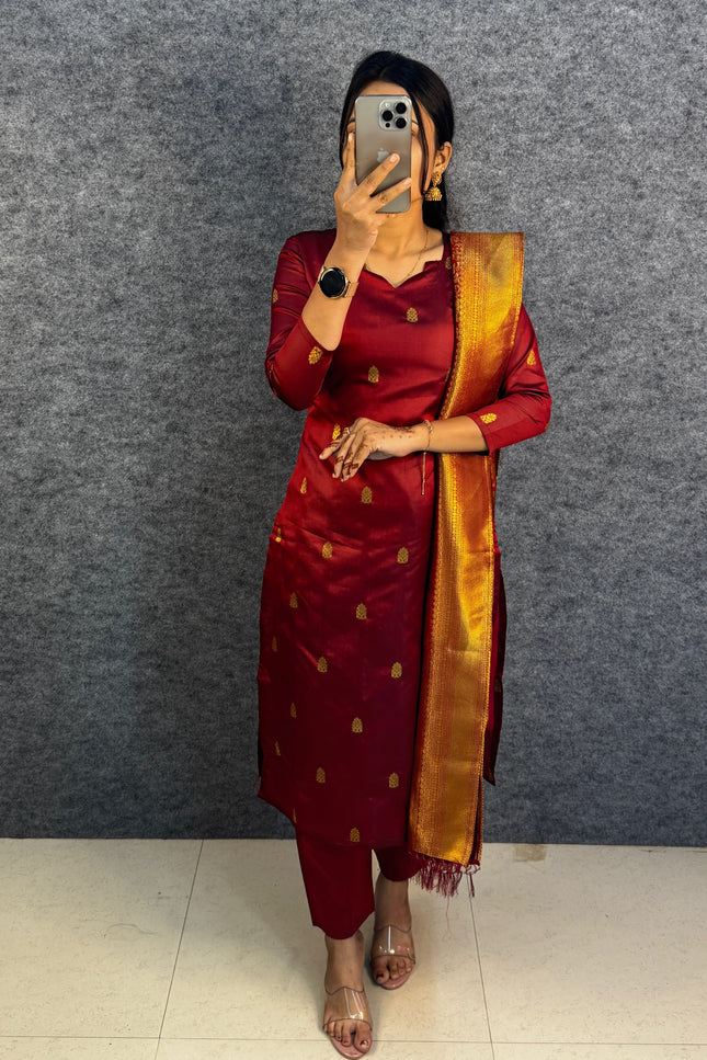 Elevate your style with this stunning Kurti set SS646