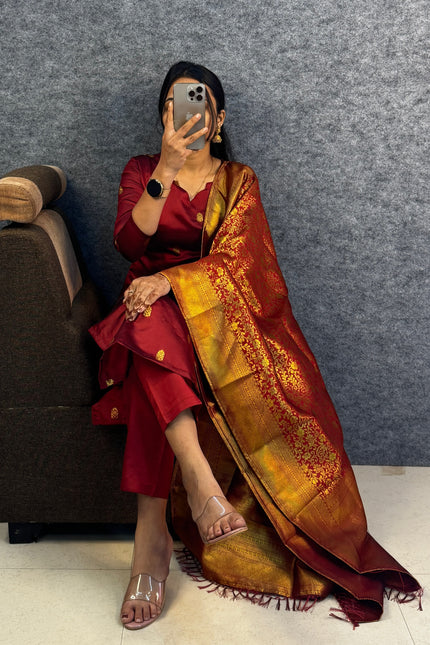 Elevate your style with this stunning Kurti set SS646