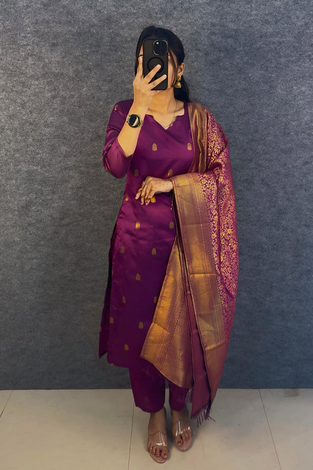 Elevate your style with this stunning Kurti set SS646