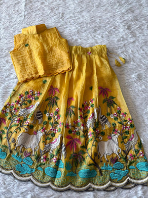 YELLOW