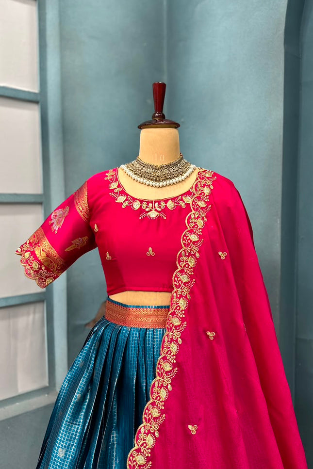 Decent and Beauty look on this Festivals SS712