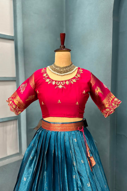 Decent and Beauty look on this Festivals SS712