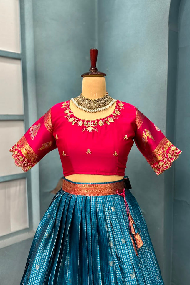 Decent and Beauty look on this Festivals SS712