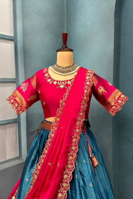 Decent and Beauty look on this Festivals SS712
