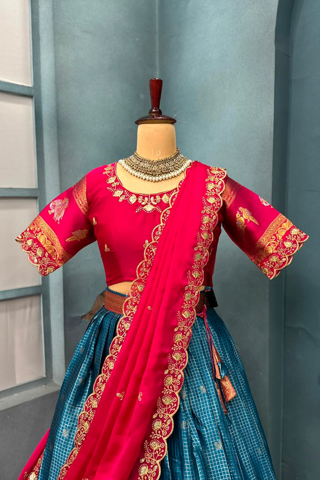 Decent and Beauty look on this Festivals SS712