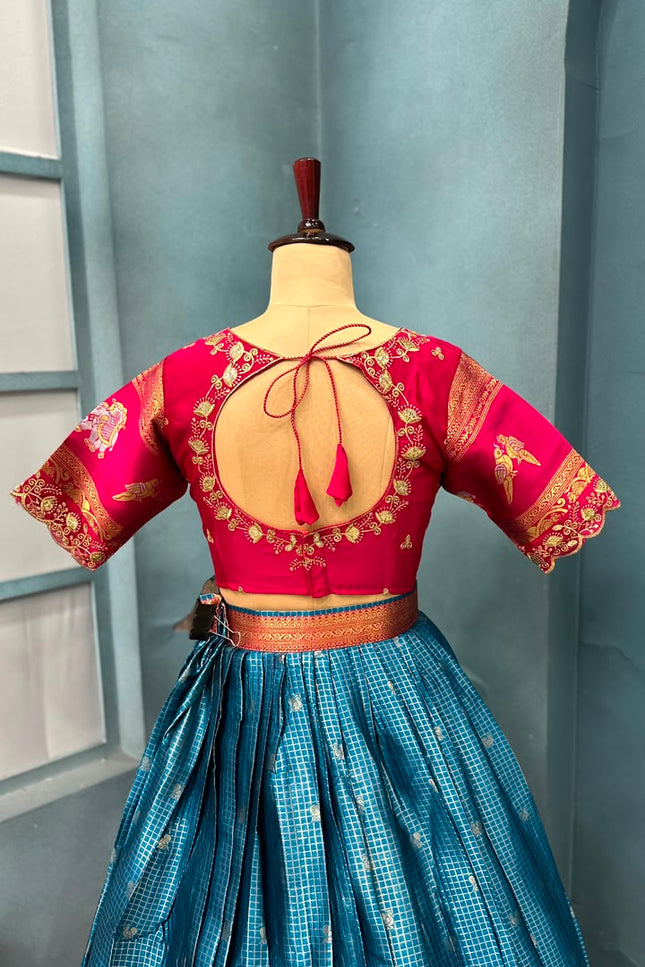 Decent and Beauty look on this Festivals SS712