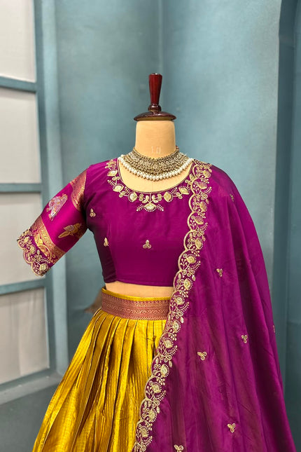 Decent and Beauty look on this Festivals SS712