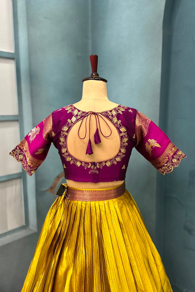 Decent and Beauty look on this Festivals SS712