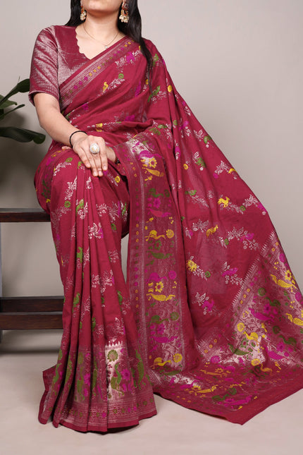Easy drape, rich colors, and detailed weaving SS730