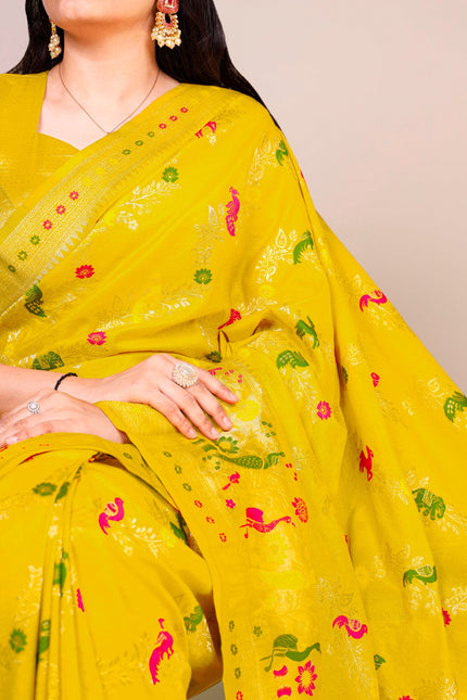 Easy drape, rich colors, and detailed weaving SS730