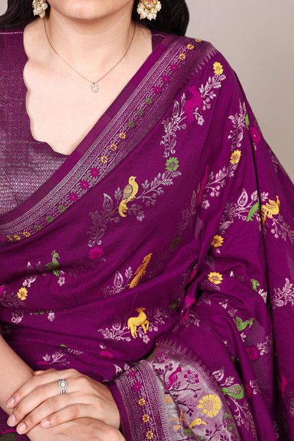 Easy drape, rich colors, and detailed weaving SS730