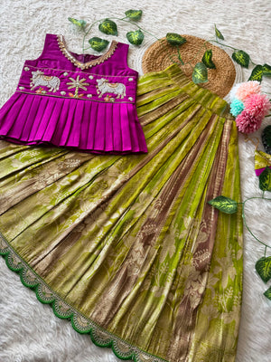 GREEN