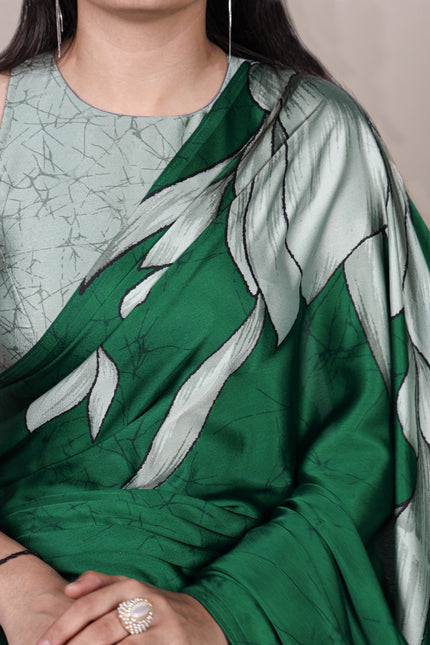 Let your look blossom with this perfect saree SS731