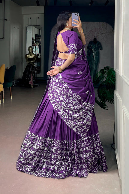 Celebrate the joy of festival in lehenga that reflects grace SS815