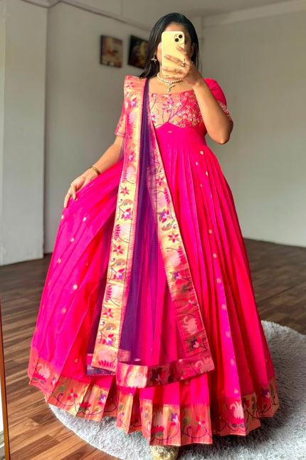 Make a graceful statement this festive season SS933